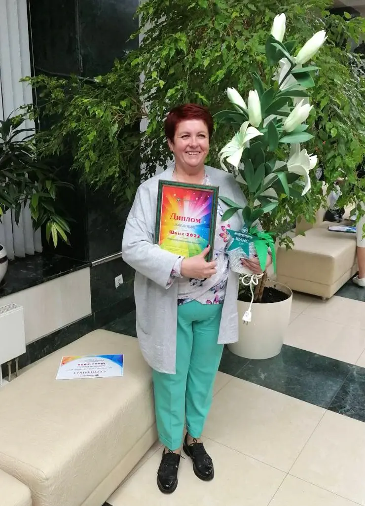 Ирина Глинкова с дипломом победителя конкурса.