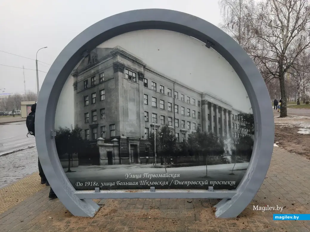 8 декабря 2024 года. Могилев. Улица Островского. Остановка общественного транспорта.