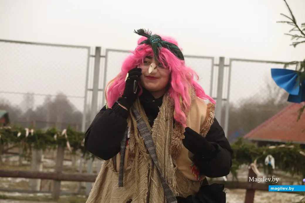 Декабрь 2024 г. Могилевский район, Буйничи, зоосад. Бабка-ежка – огонек!