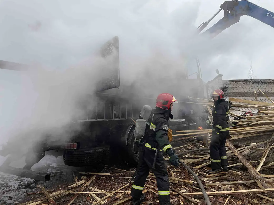 10.12.2024г На пилораме в Могилевском районе произошел пожар. Фото МЧС