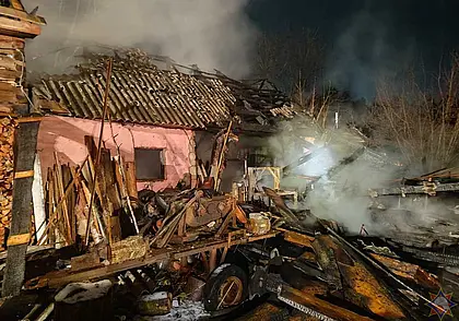 Из гостей хозяева дома в Чаусах вернулись на пепелище: сгорели четыре хозпостройки