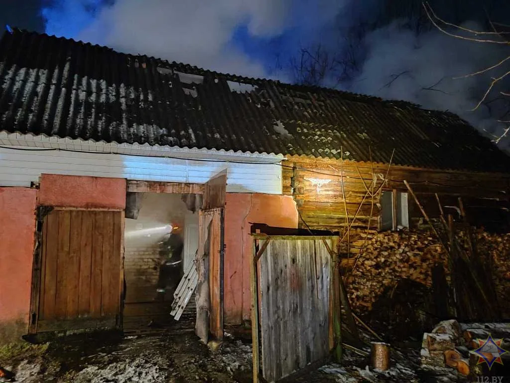 11.12.2024 г. Чаусы. Пожар на ул. Кирпичной. Фото: Моглевское областное УМЧС