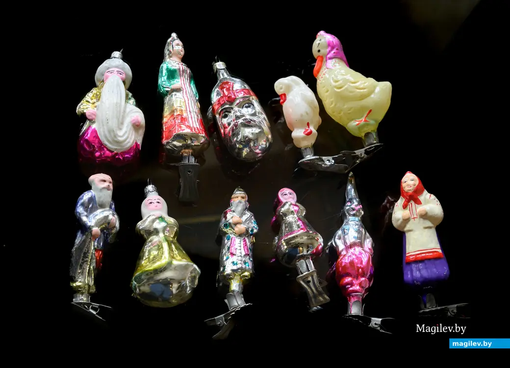 12.12.2024. Бобруйск. Галина Жук коллекционирует старые елочные игрушки. Фото: Александр ЧУГУЕВ.