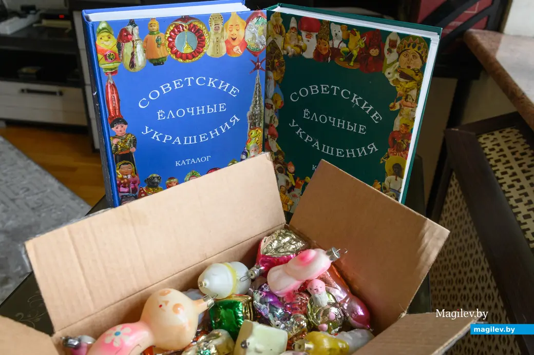 12.12.2024. Бобруйск. Галина Жук коллекционирует старые елочные игрушки. Фото: Александр ЧУГУЕВ.