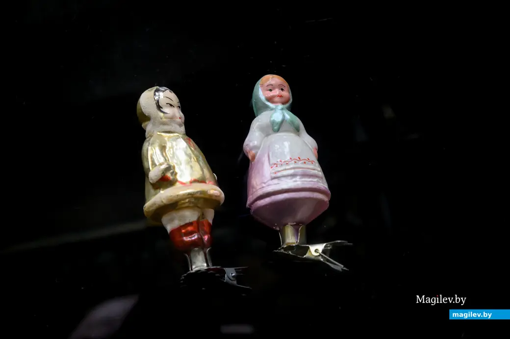 12.12.2024. Бобруйск. Галина Жук коллекционирует старые елочные игрушки. Фото: Александр ЧУГУЕВ.