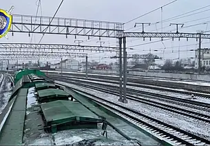 В Бобруйске электромонтера убило током: взялся рукой за контактный провод