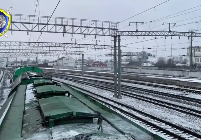 В Бобруйске электромонтера убило током: взялся рукой за контактный провод