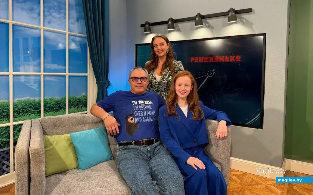 2024 г. Могилев, телеканал «Беларусь 4 Могилев». Катя с артистами озвучки Борисом Кутневичем Юлией Зуниковой.