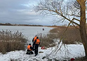 Первые жертвы тонкого льда. Рыбак утонул на озере в Кричевском районе