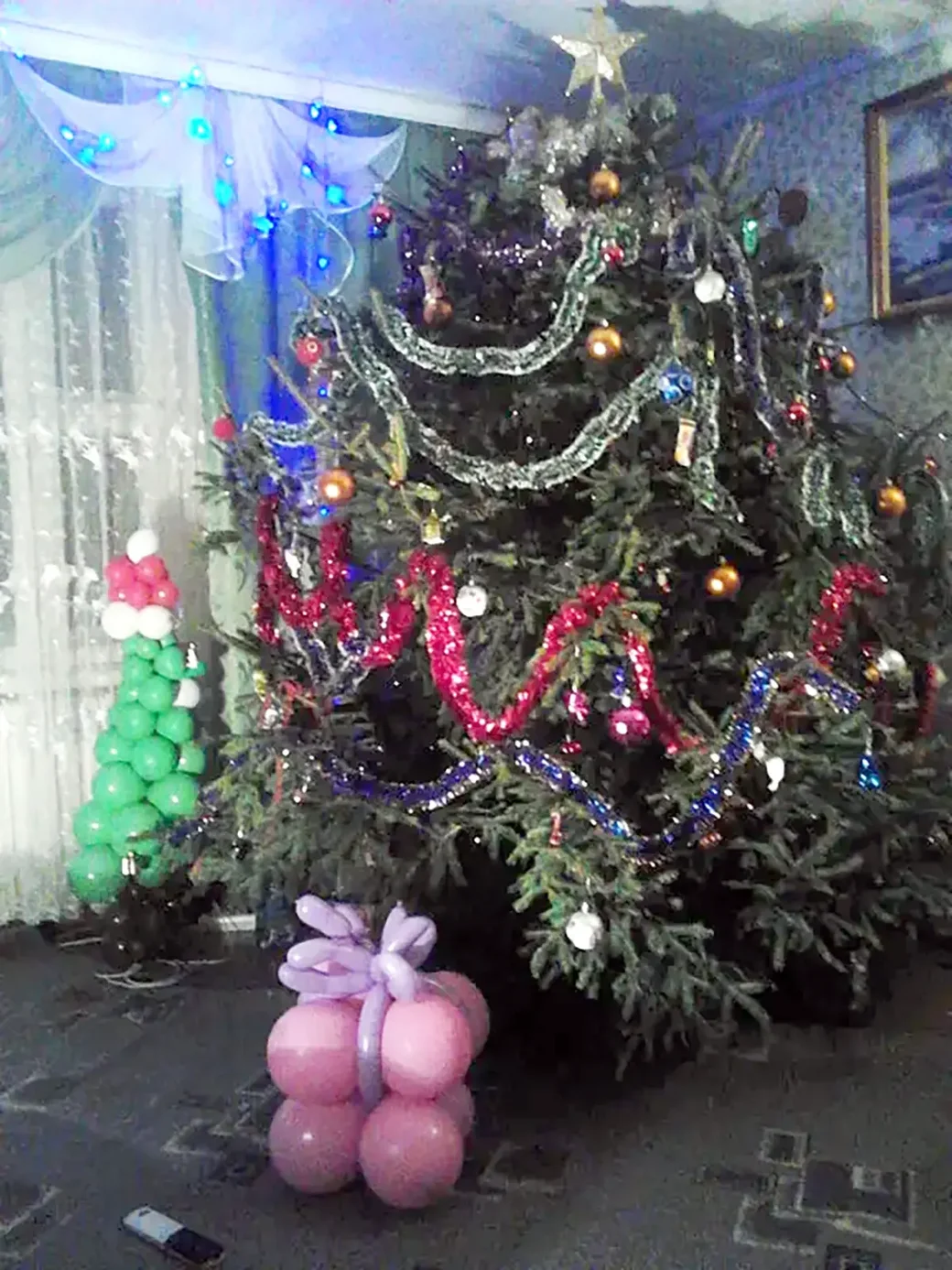 2013 г. Новогодняя елка в семье Алисевичей-Пилинских.