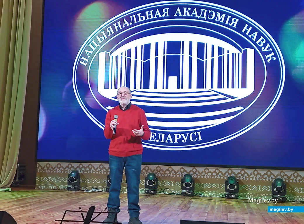 20 декабря 2024 года. Глуск. Представил именитую землячку зрителям писатель и почетный