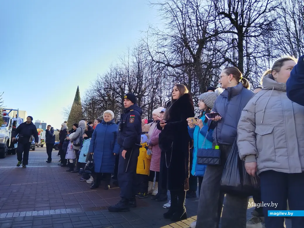 21.12.2024 г. Могилев. Новогодний автопарад «За рулем Дед Мороз»