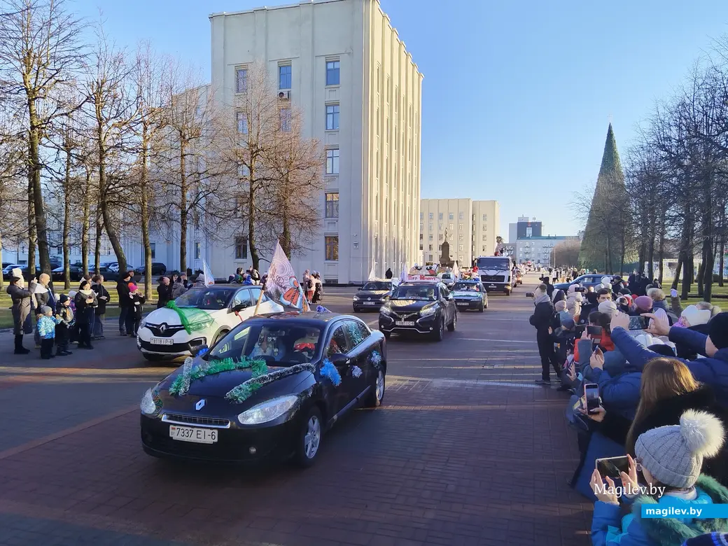 21.12.2024 г. Могилев. Новогодний автопарад «За рулем Дед Мороз»