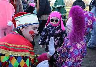 Хороводы, песни, конкурсы: резиденцию Деда Мороза открыли в Могилеве. Фоторепортаж