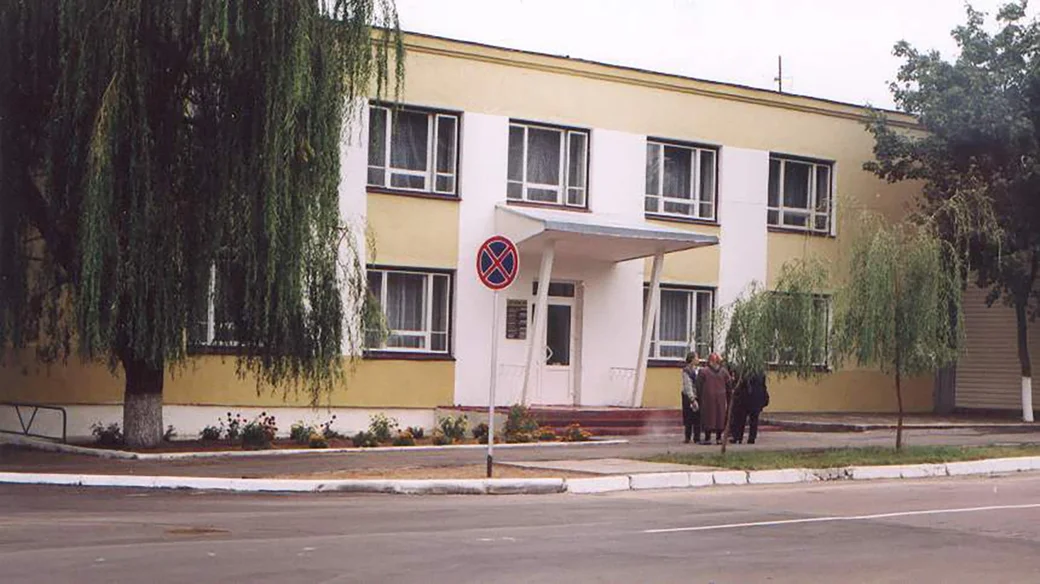 2004 год. Глуск, улица Кирова. Парикмахерская.