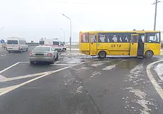 Школьный автобус столкнулся с Ауди в Слуцком районе. Дети не пострадали