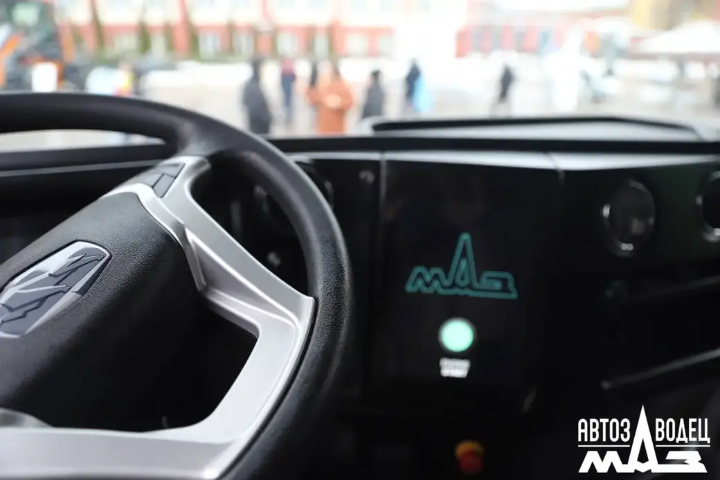 В Беларуси выпустили электромусоровоз МАЗ-692Е55.