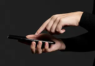 Могилевчанин потерял телефон: его забрал прохожий и снял все деньги