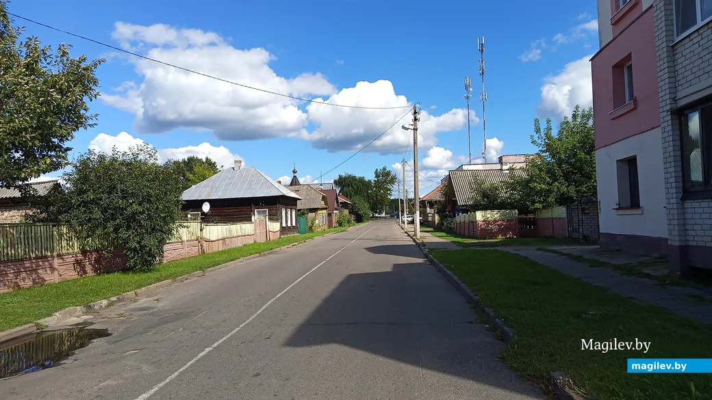 Август 2024 года. Глуск, улица Комсомольская. Фото автора