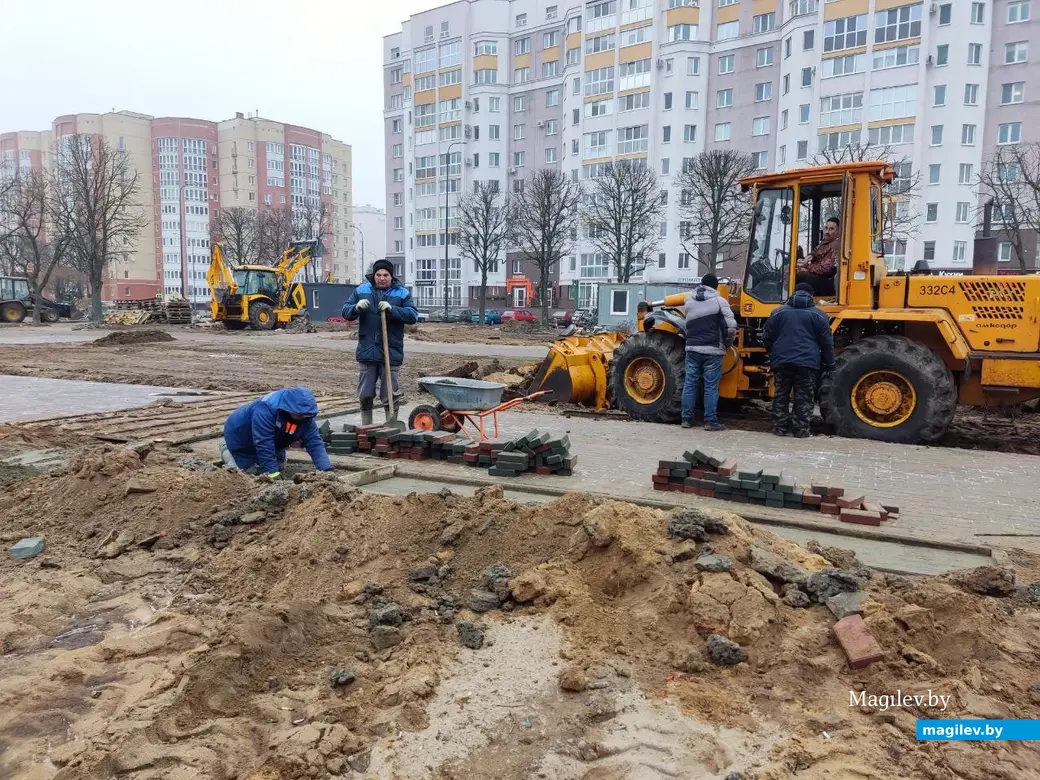 26.12.2024 г. Продолжается благоустройство территории сквера 700-летия Могилева по Пушкинскому проспекту