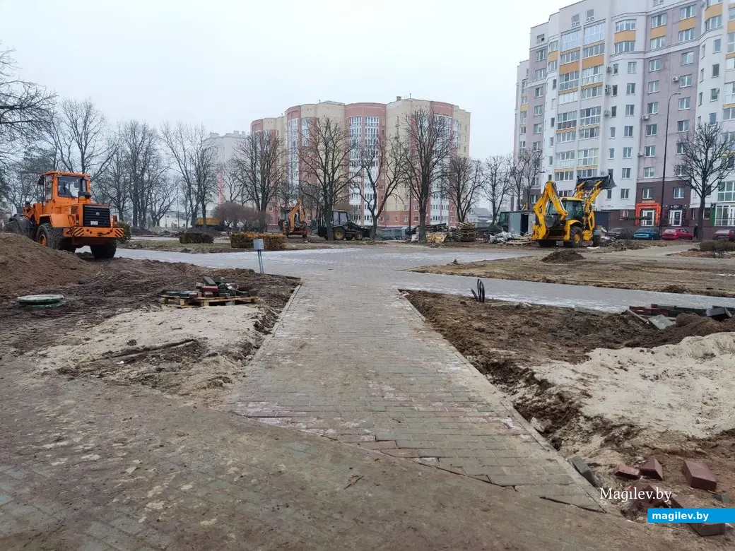26.12.2024 г. Продолжается благоустройство территории сквера 700-летия Могилева по Пушкинскому проспекту