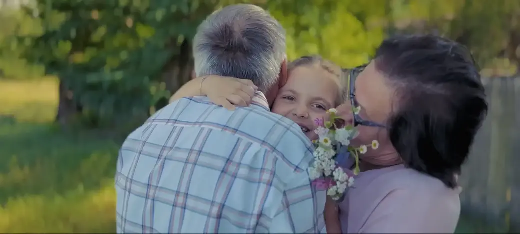 Родители Руслана Алехно с его дочерью Варварой. Фото: скриншот видео.