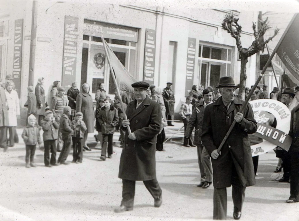 1980-е. Глуск. На демонстрации 7 ноября. Фото предоставлено районным музеем.