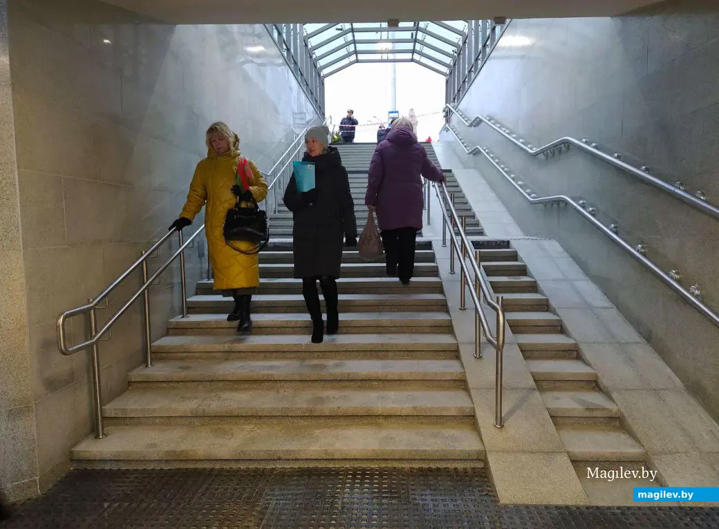 31 декабря 2024 года. Могилев. Подземный пешеходный переход на перекрестке проспекта Пушкинского и улицы Островского.