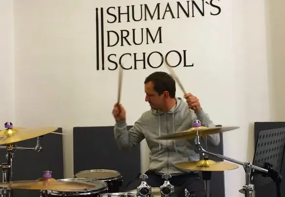 За барабанами – Кирилл Шумейко. Фото со страницы Шумейко ВКонтакте.