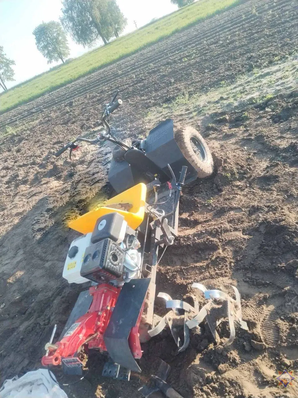 30 мая 2025 года. В Могилевском районе нога мужчины застряла в мотокультиваторе.