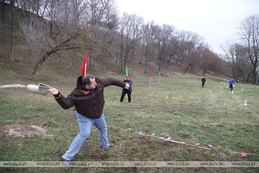 02.01.2025г. Первый чемпионат по метанию валенка прошел в Могилеве. Фото БЕЛТА