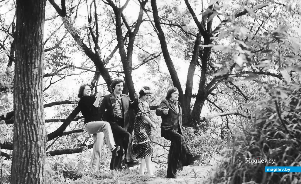 1976 г., Могилев, овраг Дубровенки, Змеевка. Автор с друзьями.