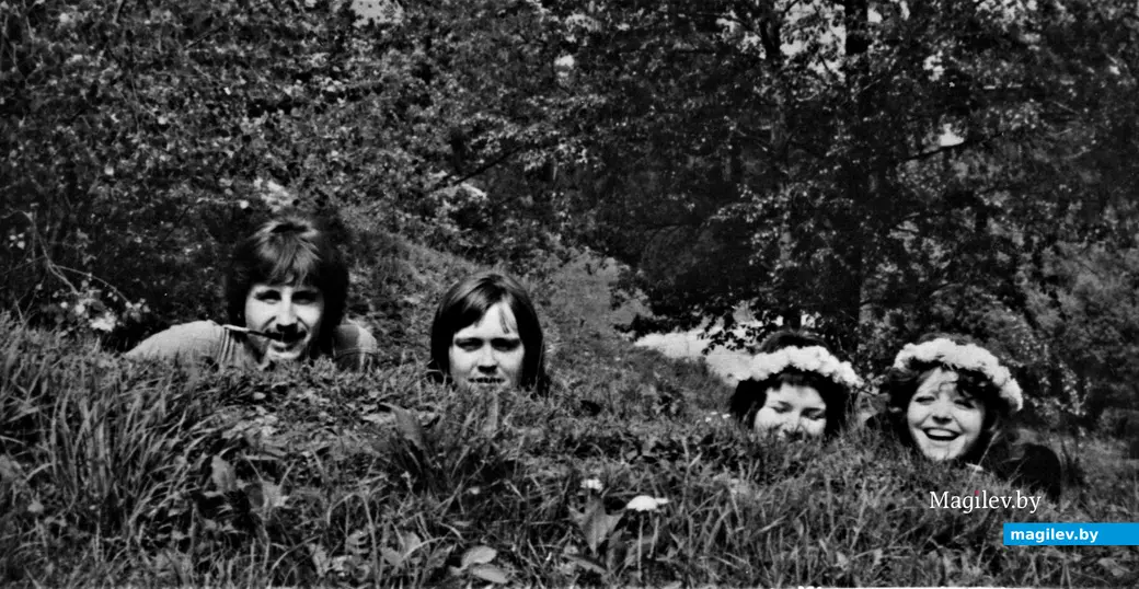 1976 г., Могилев, овраг Дубровенки, Змеевка. Автор с друзьями.