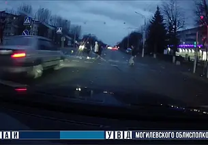 В Бобруйске водитель Volkswagen Jettaa сбил на пешеходном переходе женщину и двоих детей