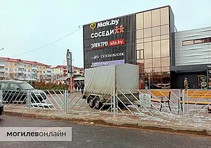 Вместо стоянки у торгового центра «Арбат» появился тротуар для пешеходов