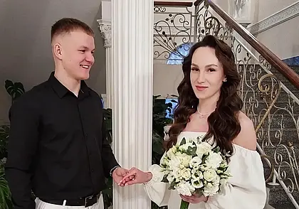 «И в этот момент Денис вынес из тайной комнаты 101 розу». Свадебная пара недели