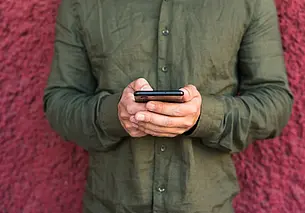 «Муж постоянно «сидит» в телефоне». О чем это говорит?