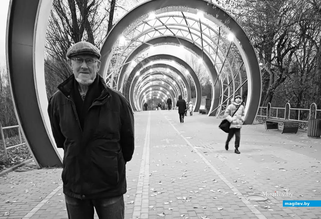 Декабрь 2024 г., Могилев. Джеф Шарп на Горбатом мосту.