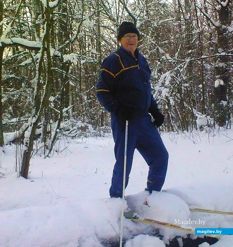 2017 г.. Могилев. Джеф Шарп на лыжной прогулке в Печерском лесопарке.