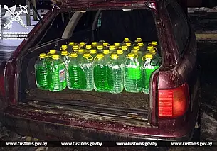 340 литров стеклоомывающей жидкости пытались незаконно ввезти из России в Беларусь