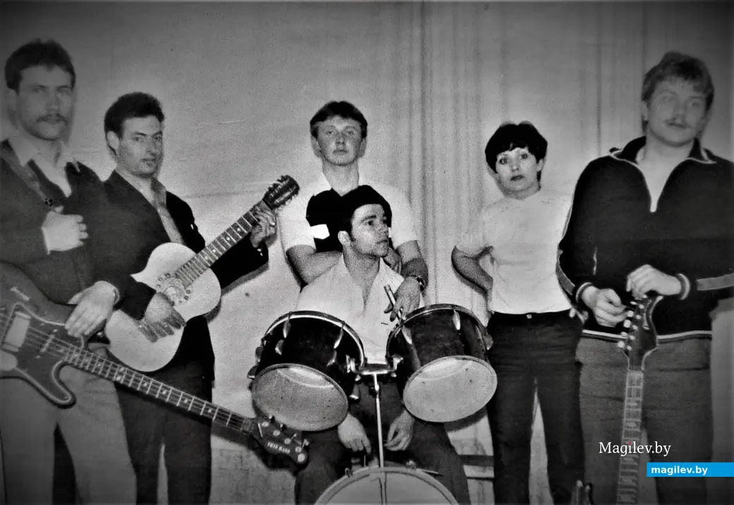 1970-е годы, Могилев. Татьяна Ложечникова и ее музыкальные «воспитанники» по Могилевскому машиностроительному институту.