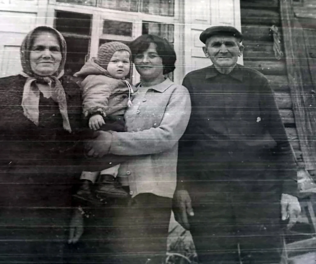 1970-е. Глуск. Семья Калмана и Гиты Фишман.