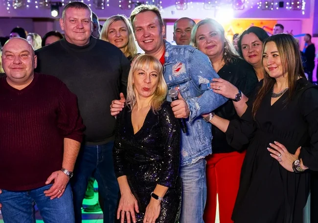 «Наши девяностые»: в Могилеве прошла зажигательная ностальгическая дискотека