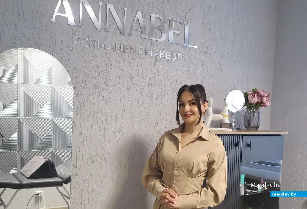Мастер перманентного макияжа Анна Курьянович.