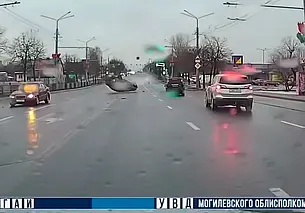 В Могилеве 16 января пьяный водитель совершил ДТП и скрылся. Видео