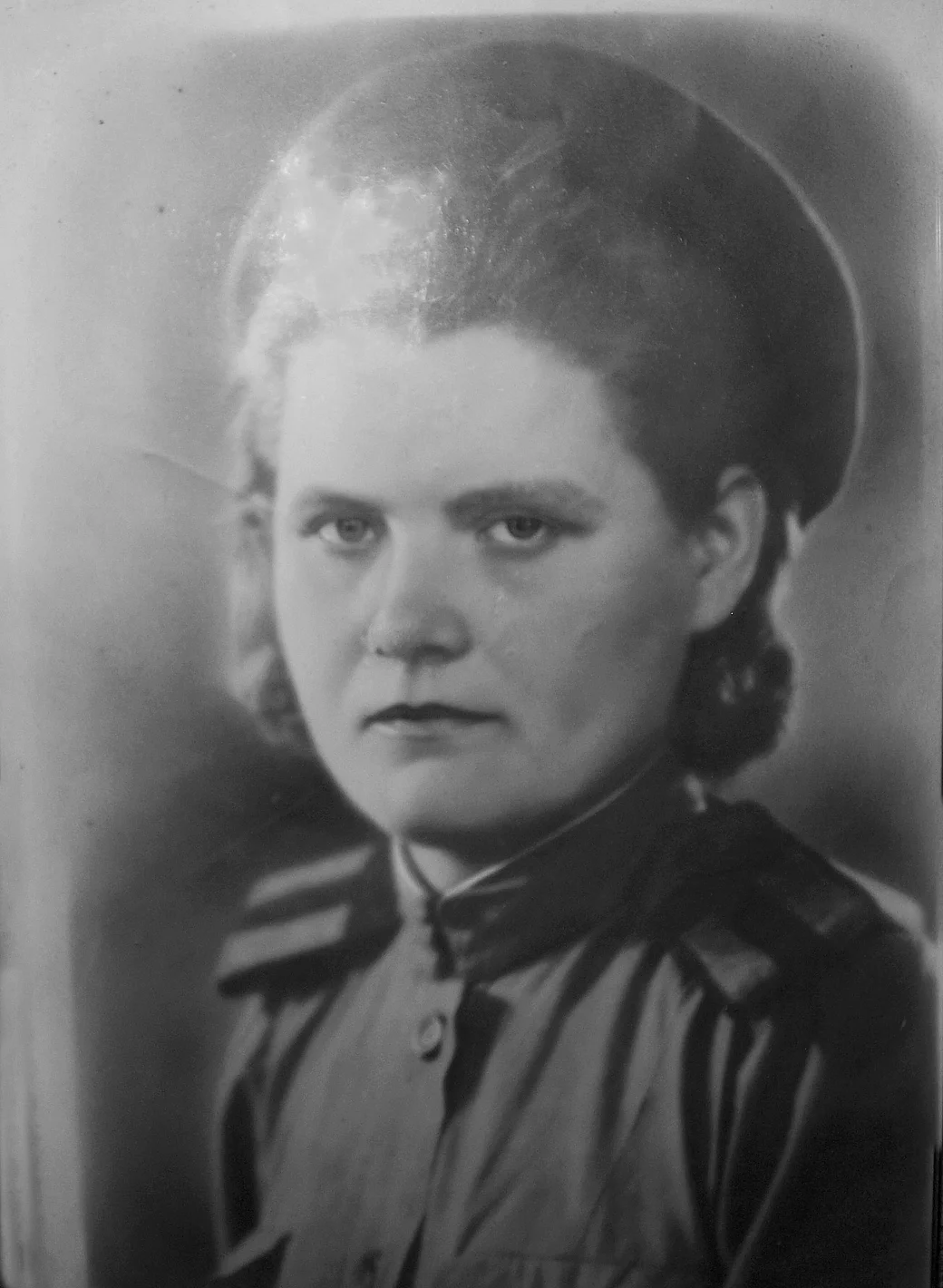 1940-е. Валентина Васильевна Зайцева. На фронте была регулировщицей. Дошла до Берлина. На одном