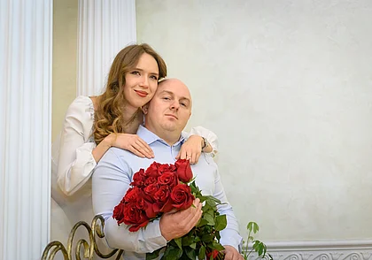 «Все началось с корпоратива, а через неделю решили быть вместе». Свадебная пара недели