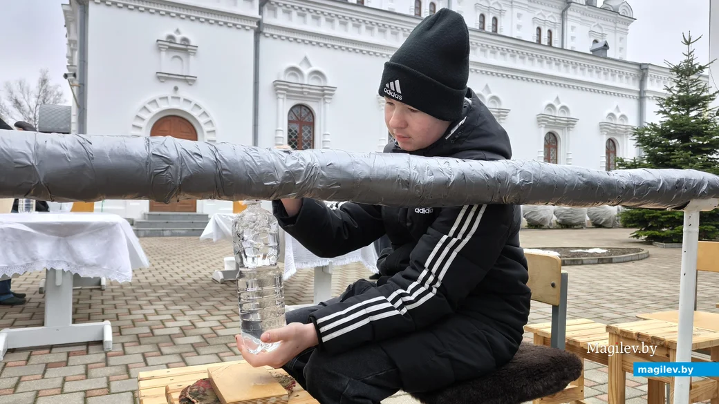 18.01.2025. Бобруйск. Раздача крещенской воды в Свято-Георгиевском храме.