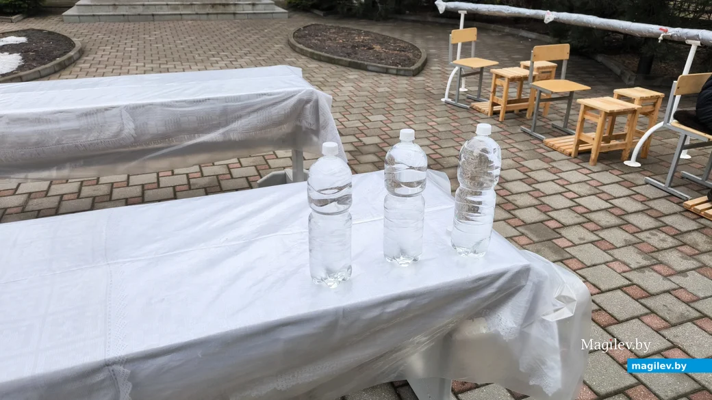 18.01.2025. Бобруйск. Раздача крещенской воды в Свято-Георгиевском храме.
