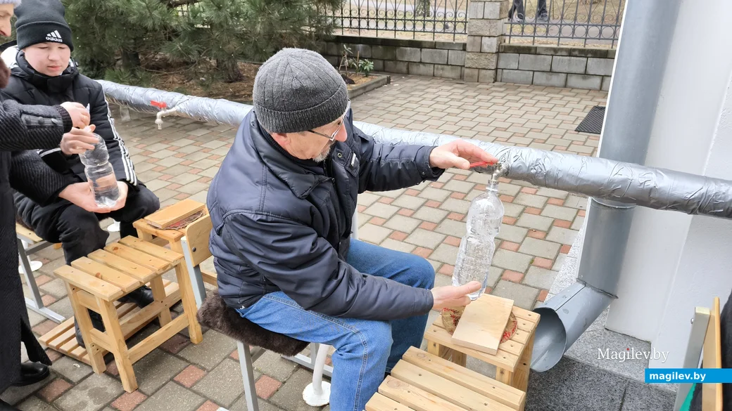 18.01.2025. Бобруйск. Раздача крещенской воды в Свято-Георгиевском храме.